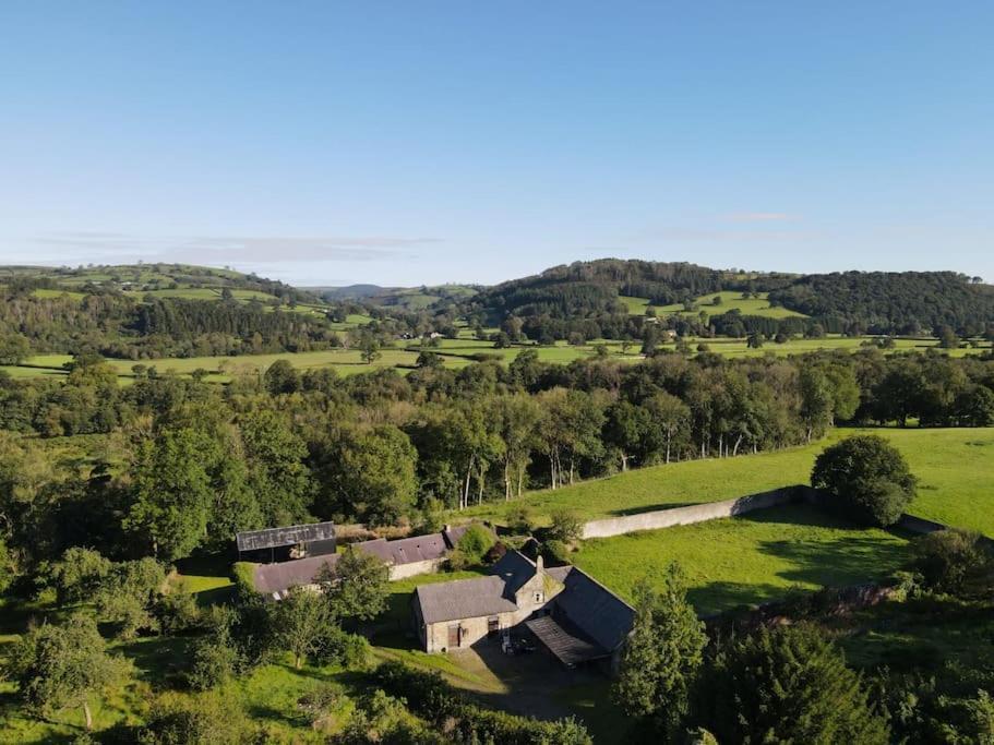 ランダバリーTranquil Getaway Near Brecon Beaconsアパートメント エクステリア 写真