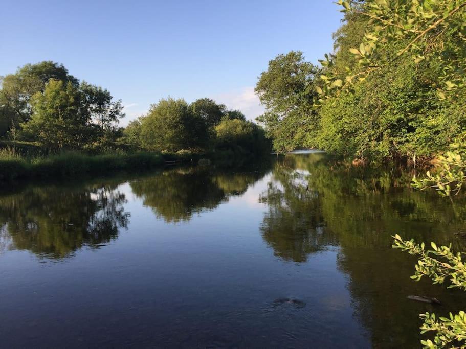ランダバリーTranquil Getaway Near Brecon Beaconsアパートメント エクステリア 写真